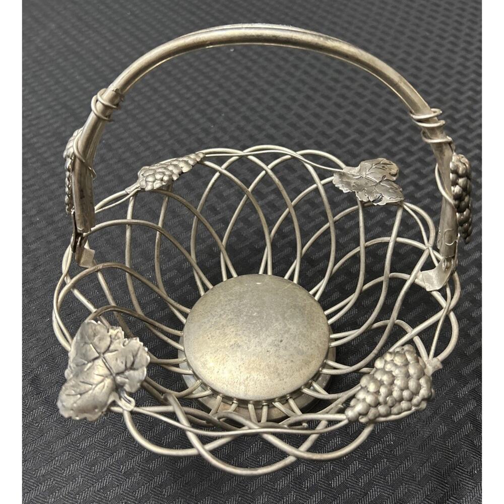 Silver Plated Basket Grapes Leaves With Handle Center Piece Holiday Silversmith